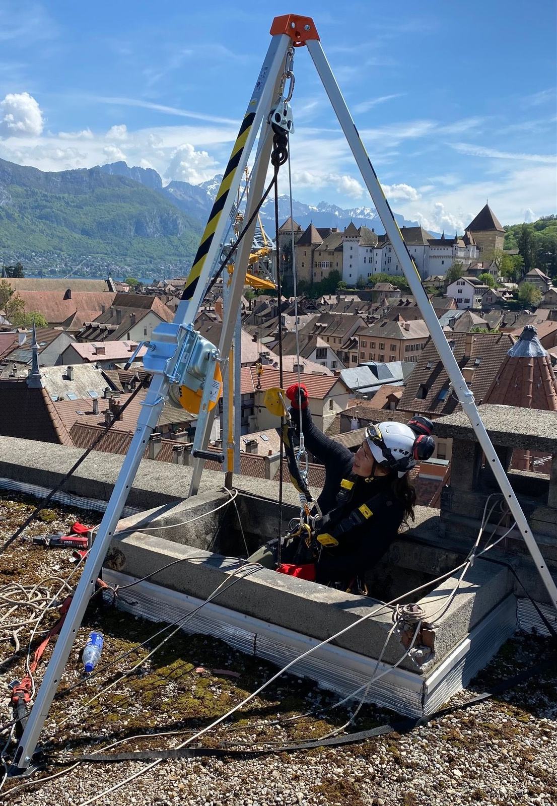 Descente en gaine technique avec tripode, secours et détecteur 4 gaz