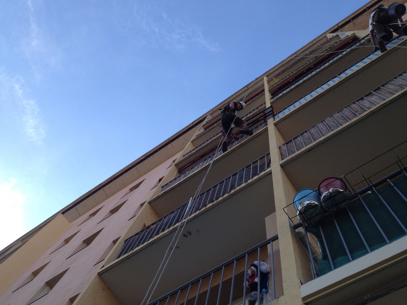 Cordiste en travaux de maçonnerie — Aéro'Bat 74