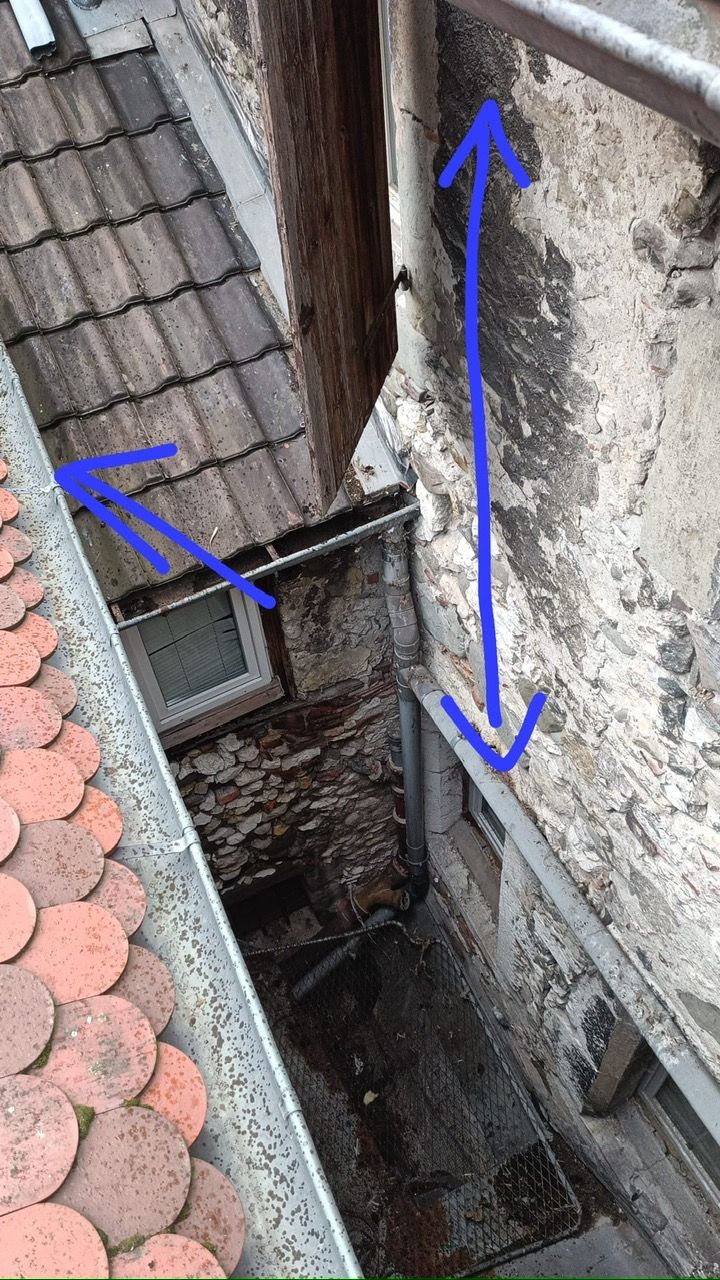 Façade dégradée par une infiltration